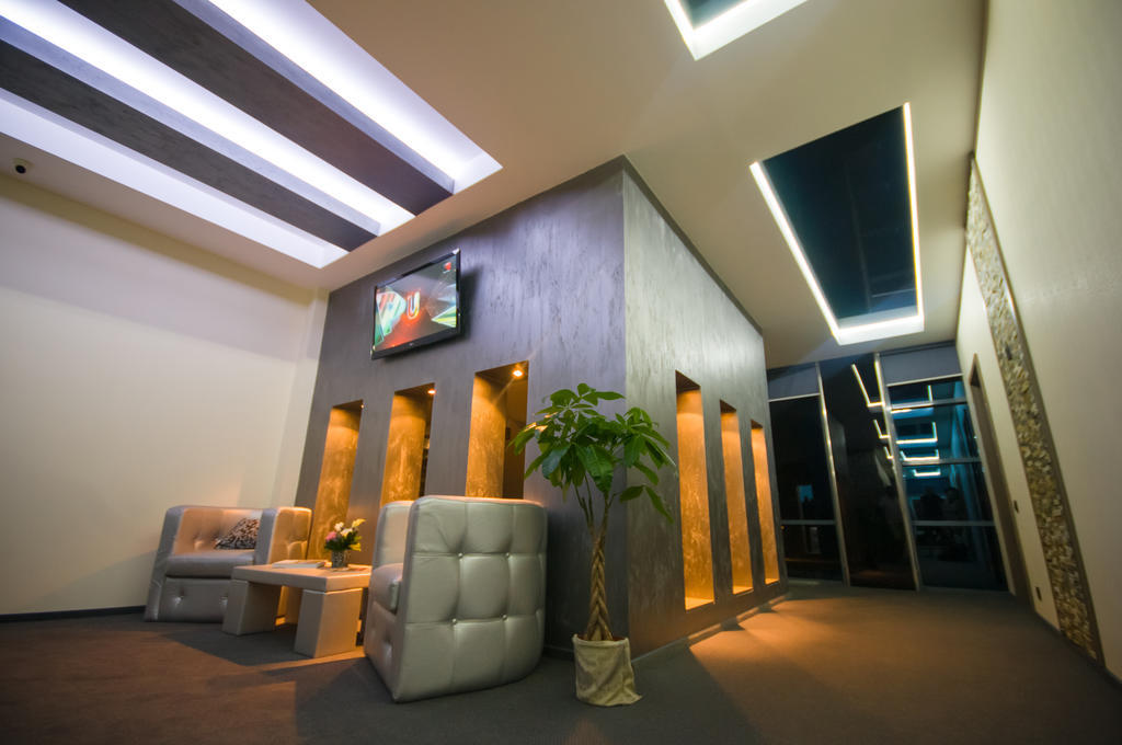 Hotel Aqua Тыргу-Жиу Экстерьер фото